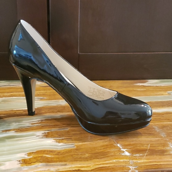 Heels - Picture 2 of 3